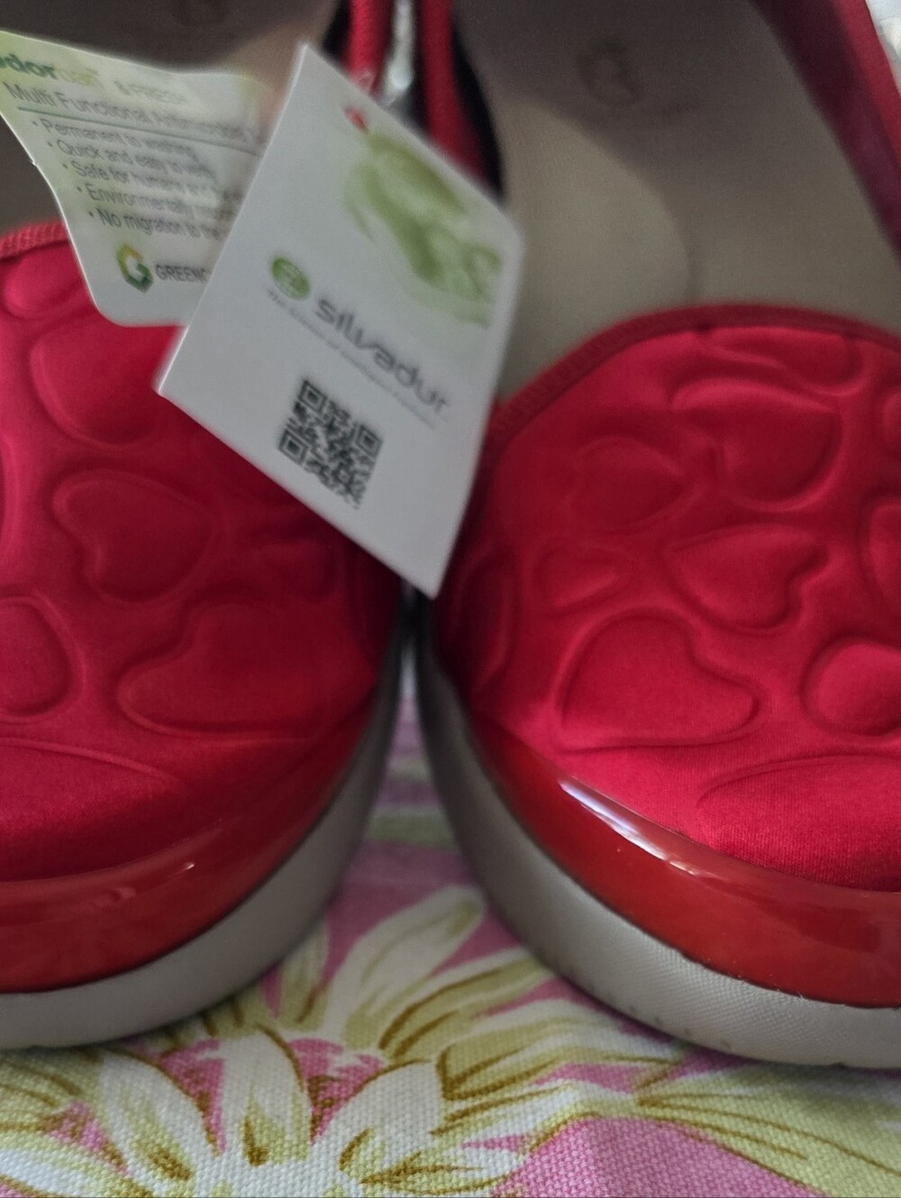 BZEEZ Women’s Red Slip-On Heart-Pattern Casual Shoes - Picture 2 of 10